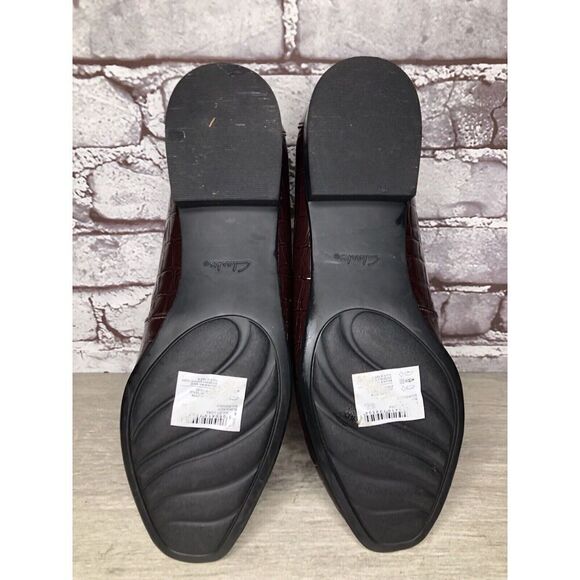 Clarks Collection Burgundy Patent Slip On Croc-Embossed Loafers Women Sz 9.5M US - Picture 10 of 16